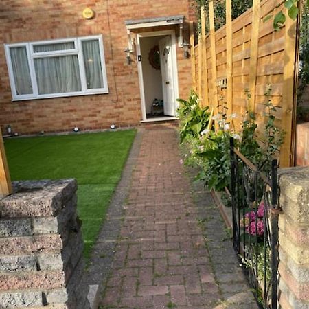 Specious Room In Northolt Northolt  Εξωτερικό φωτογραφία