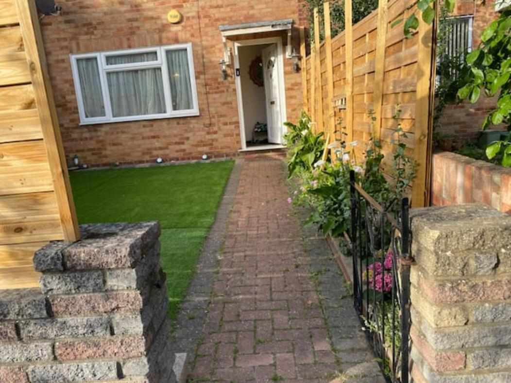 Specious Room In Northolt Northolt  Εξωτερικό φωτογραφία