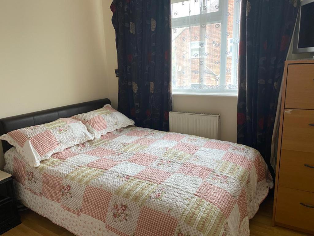 Specious Room In Northolt Northolt  Εξωτερικό φωτογραφία
